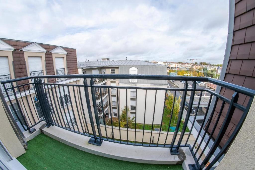 Paris & Disneyland - 2Min From Train Station - Free Private Parking Вільє-сюр-Марн Екстер'єр фото